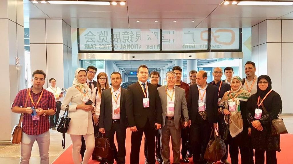 محسن توانا در کنار انجمن اپتو متریست ایران